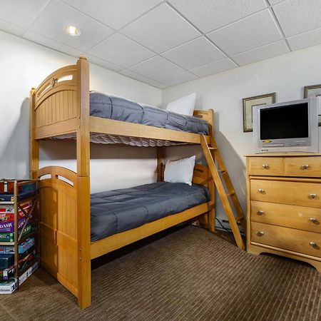 Boyne Mountain Getaway, Unit B Aparthotel Boyne Falls Exterior photo